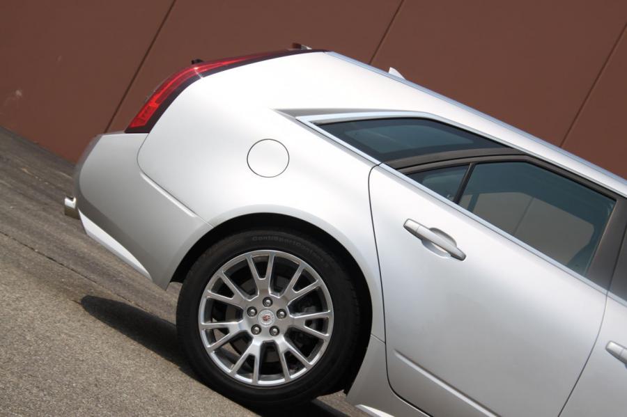  Cadillac CTS Sport Wagon 2010 года  (фото 37 из 53)